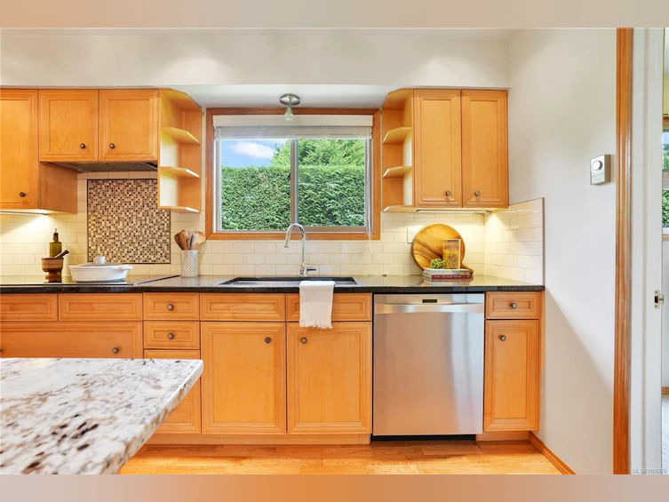 4119 Lark Road, Saanich, BC, V8X 4G4 - 6