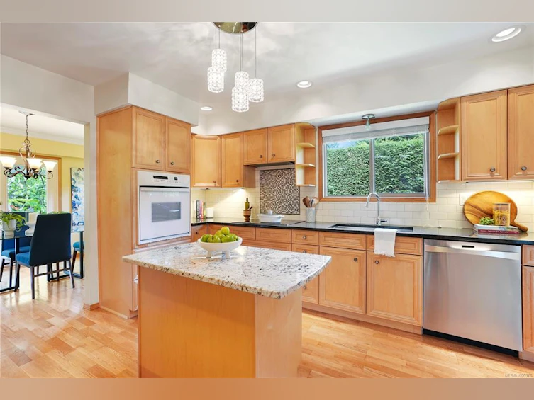 4119 Lark Road, Saanich, BC, V8X 4G4 - 5