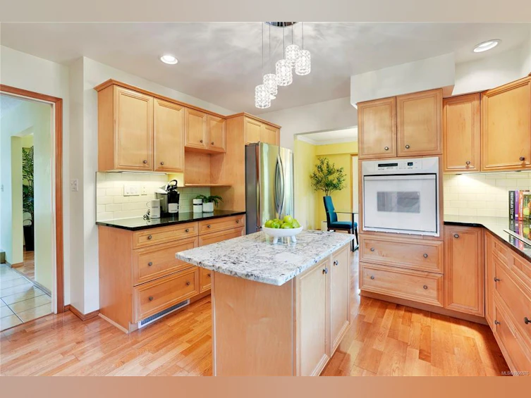 4119 Lark Road, Saanich, BC, V8X 4G4 - 7
