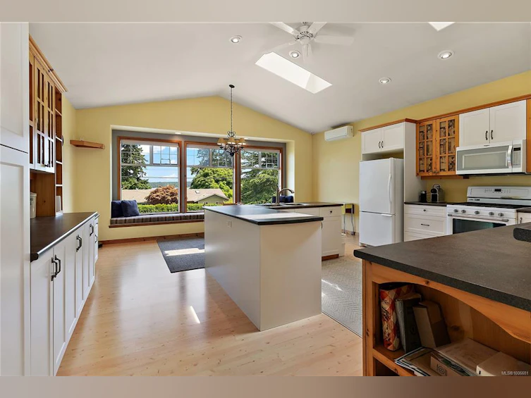 8028 Arthur Drive, Central Saanich, BC, V8M 1V5 - 13