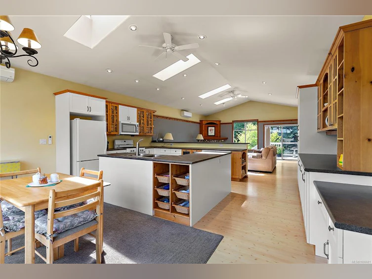 8028 Arthur Drive, Central Saanich, BC, V8M 1V5 - 14