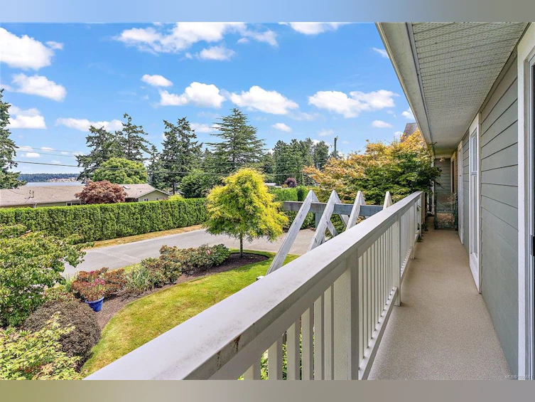 8028 Arthur Drive, Central Saanich, BC, V8M 1V5 - 8