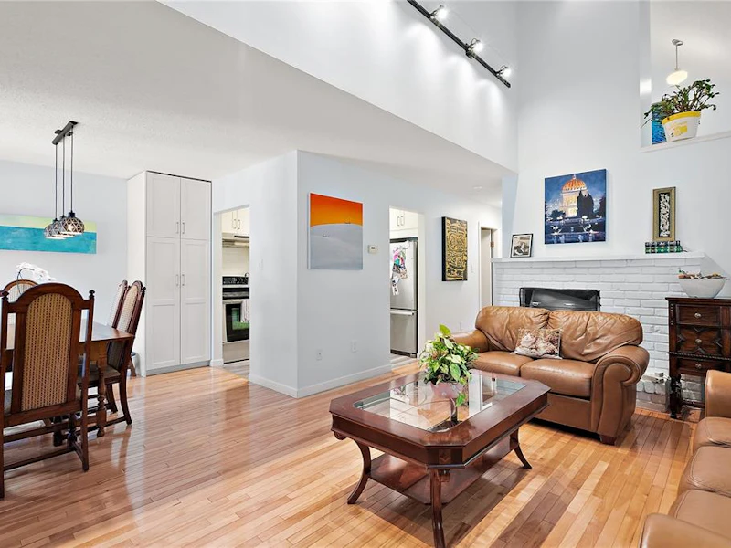 1 - 1464 Fort Street, Victoria BC V8S 1Z5