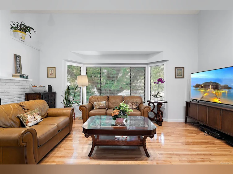 1-1464 Fort Street, Victoria, BC, V8S 1Z5 - 2