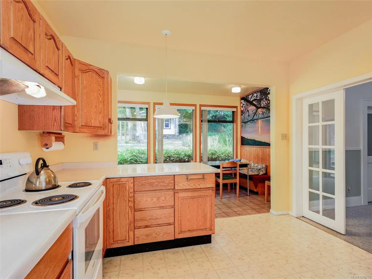 3908 Ascot Drive, Saanich, BC, V8P 3S1 - 9