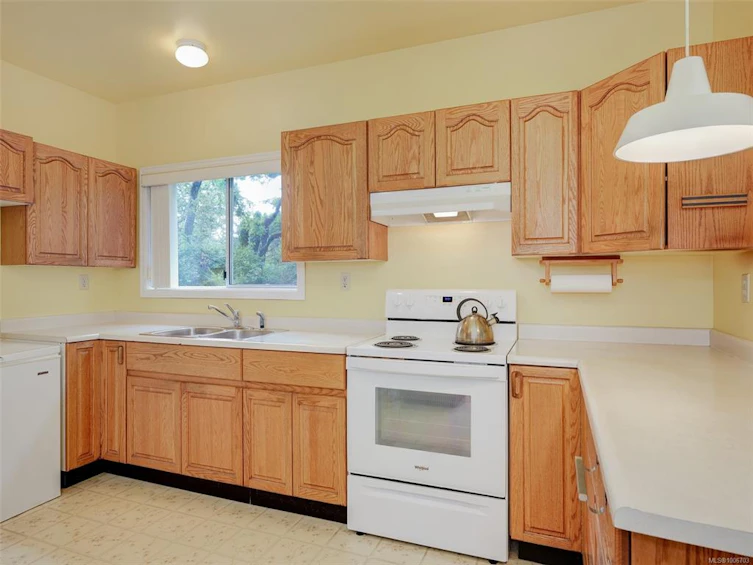3908 Ascot Drive, Saanich, BC, V8P 3S1 - 8