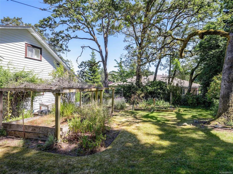 3908 Ascot Drive, Saanich, BC, V8P 3S1 - 33