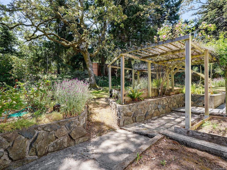 3908 Ascot Drive, Saanich, BC, V8P 3S1 - 35