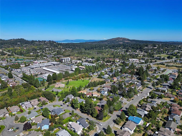 4372 Vanguard Place, Saanich, BC, V8Z 6X3 - 43