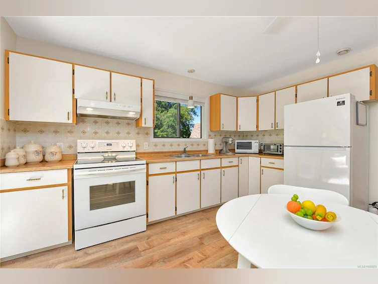 4372 Vanguard Place, Saanich, BC, V8Z 6X3 - 11