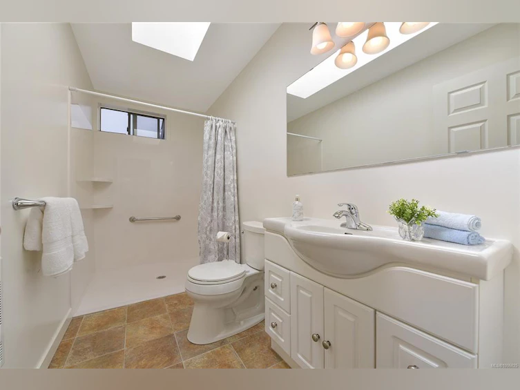 4372 Vanguard Place, Saanich, BC, V8Z 6X3 - 24