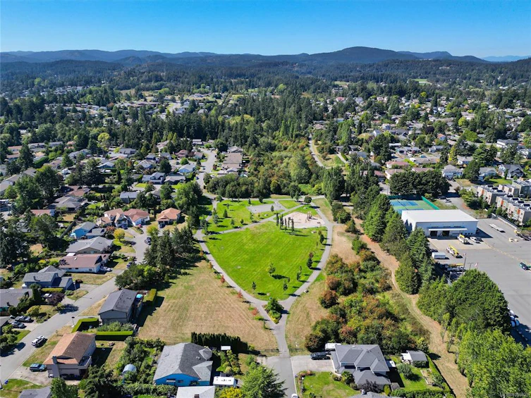 4372 Vanguard Place, Saanich, BC, V8Z 6X3 - 38
