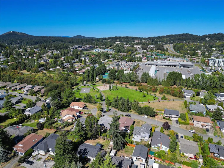 4372 Vanguard Place, Saanich, BC, V8Z 6X3 - 39