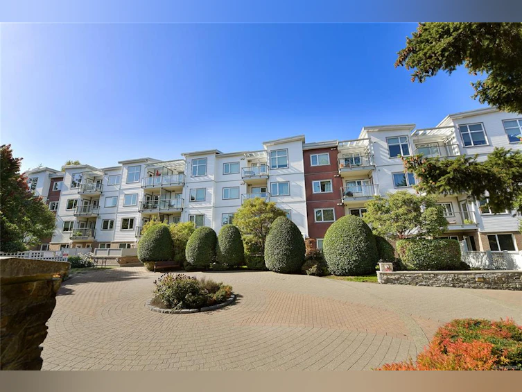 208-4394 West Saanich Road, Saanich, BC, V8Z 0B5