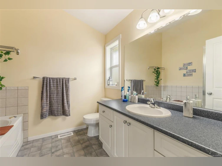 645 Oakwood Road, Ladysmith, BC, V9G 2C1 - 22