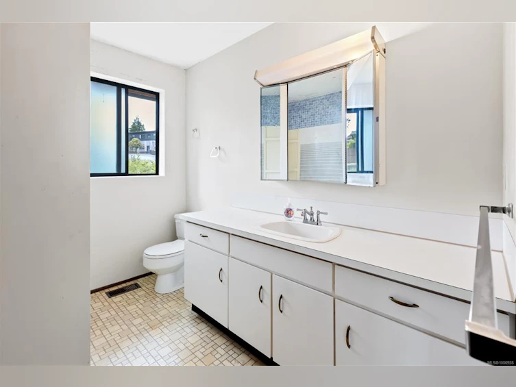 222 Marine Drive, Ucluelet, BC, V0R 3A0 - 12