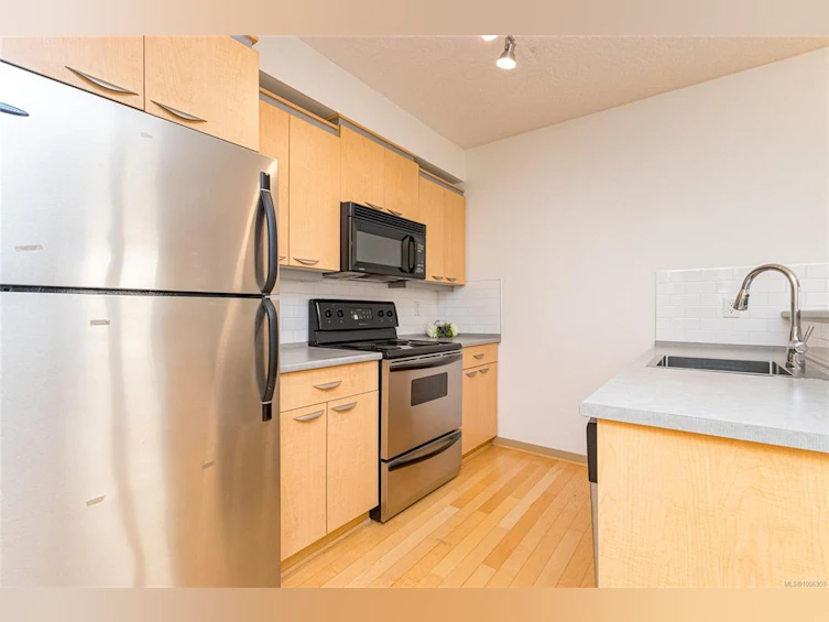 302-1030 Yates Street, Victoria, BC, V8V 5A7 - 7
