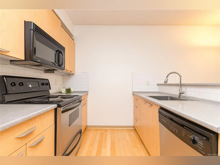 302-1030 Yates Street, Victoria, BC, V8V 5A7 - 8