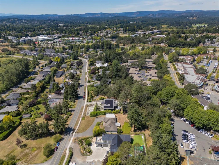 854 Royal Oak Avenue, Saanich, BC, V8X 3T2 - 66