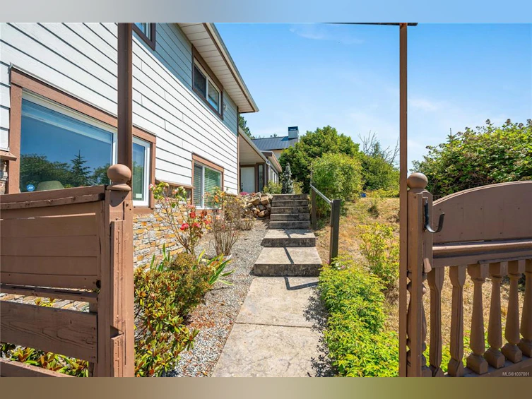 854 Royal Oak Avenue, Saanich, BC, V8X 3T2 - 40