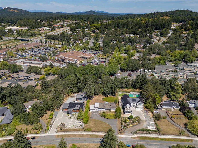 854 Royal Oak Avenue, Saanich, BC, V8X 3T2 - 64
