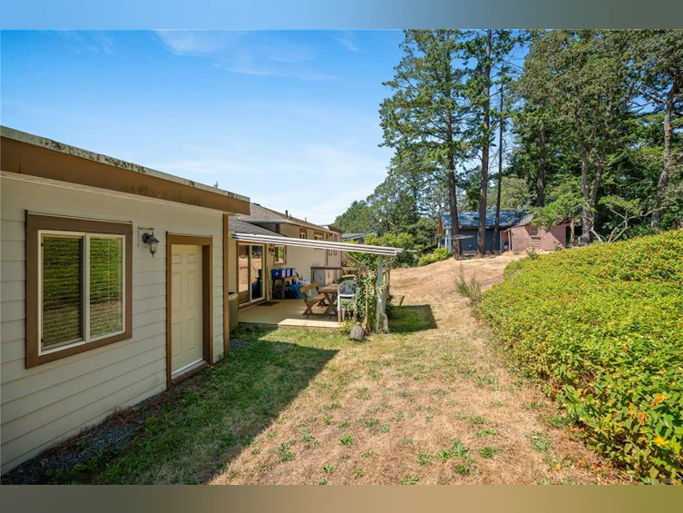 854 Royal Oak Avenue, Saanich, BC, V8X 3T2 - 50