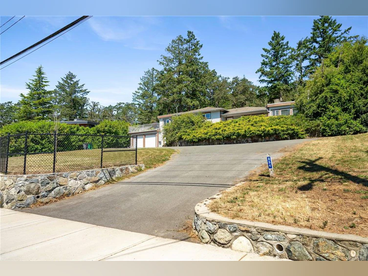 854 Royal Oak Avenue, Saanich, BC, V8X 3T2 - 57