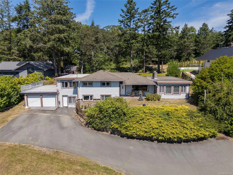 854 Royal Oak Avenue, Saanich, BC, V8X 3T2