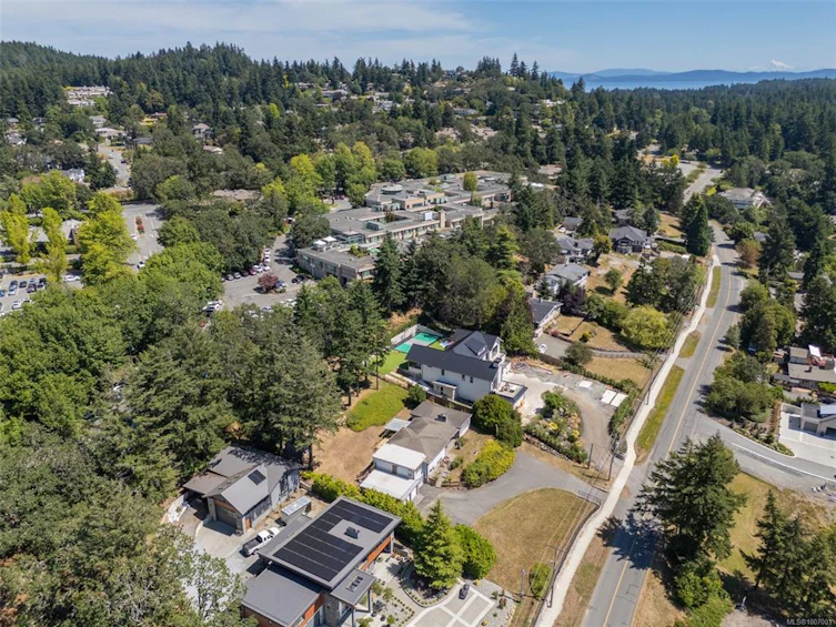 854 Royal Oak Avenue, Saanich, BC, V8X 3T2 - 61