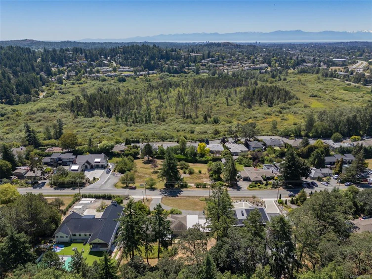 854 Royal Oak Avenue, Saanich, BC, V8X 3T2 - 67