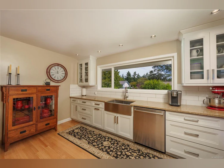3971 Cherrilee Crescent, Saanich, BC, V8N 1R7 - 16