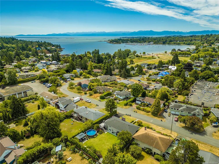 3971 Cherrilee Crescent, Saanich, BC, V8N 1R7 - 38