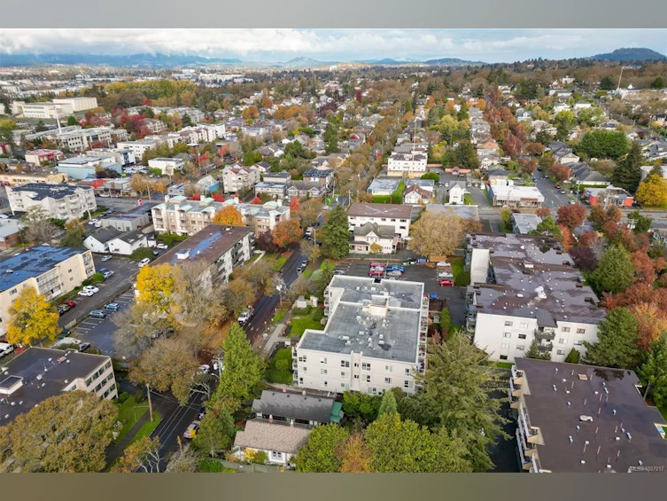 310-2647 Graham Street, Victoria, BC, V8T 3Y8 - 18