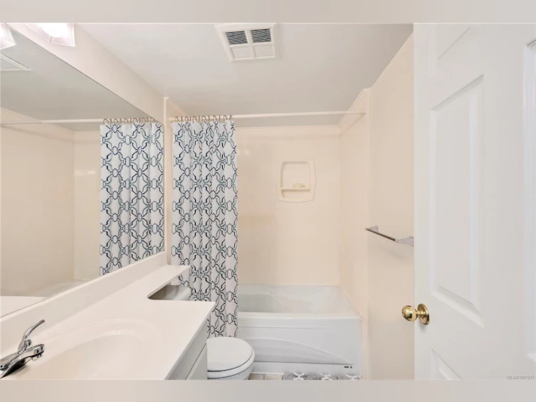 310-2647 Graham Street, Victoria, BC, V8T 3Y8 - 9