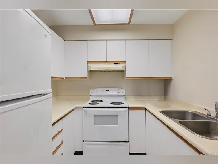 310-2647 Graham Street, Victoria, BC, V8T 3Y8 - 8