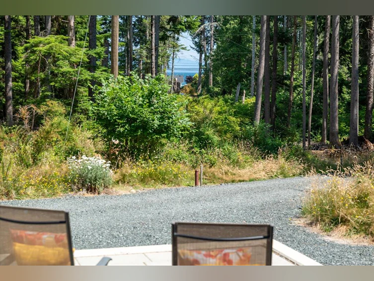 6208 W Island Highway, Qualicum Beach, BC, V9K 2E3 - 6