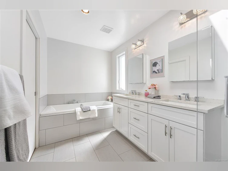 820 St. Charles Street, Victoria, BC, V8S 3P3 - 40