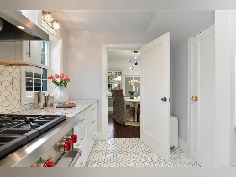 820 St. Charles Street, Victoria, BC, V8S 3P3 - 17