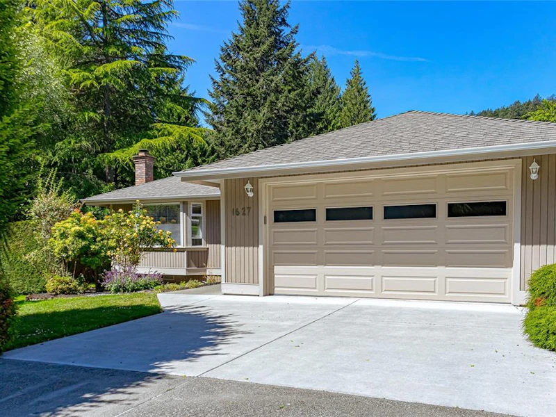 1627 Barrett Drive, North Saanich BC V8L 5A6