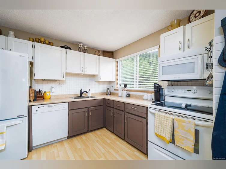 561 Macmillan Drive, Kelsey Bay/Sayward, BC, V0P 1R0 - 10