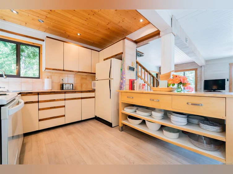 830 Austin Drive, Cortes Island, BC, V0P 1K0 - 4