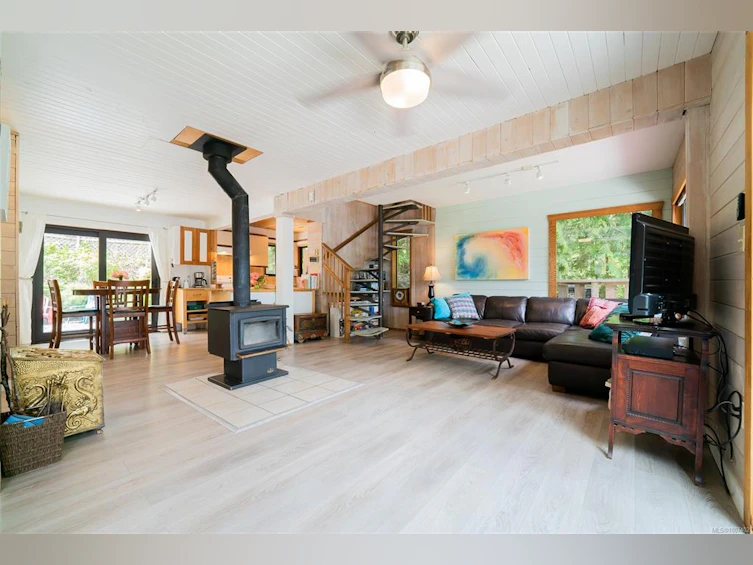 830 Austin Drive, Cortes Island, BC, V0P 1K0 - 11