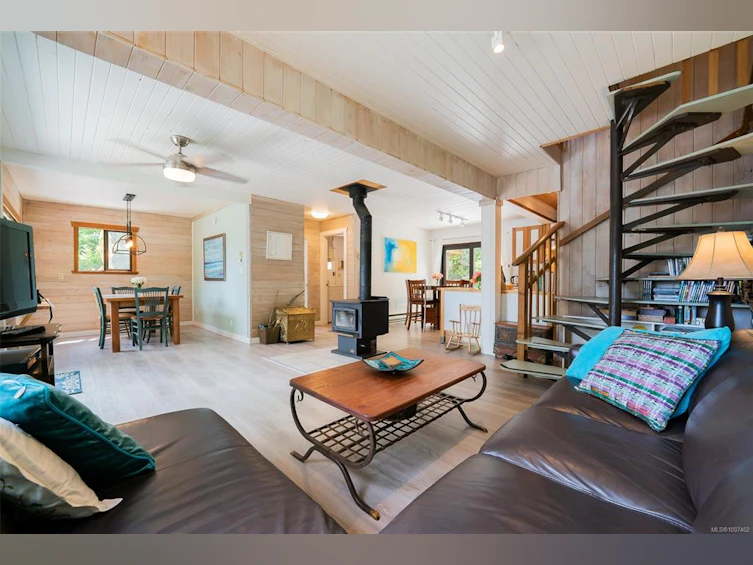 830 Austin Drive, Cortes Island, BC, V0P 1K0 - 10