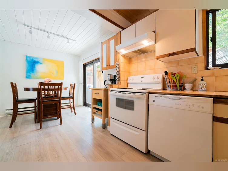 830 Austin Drive, Cortes Island, BC, V0P 1K0 - 5