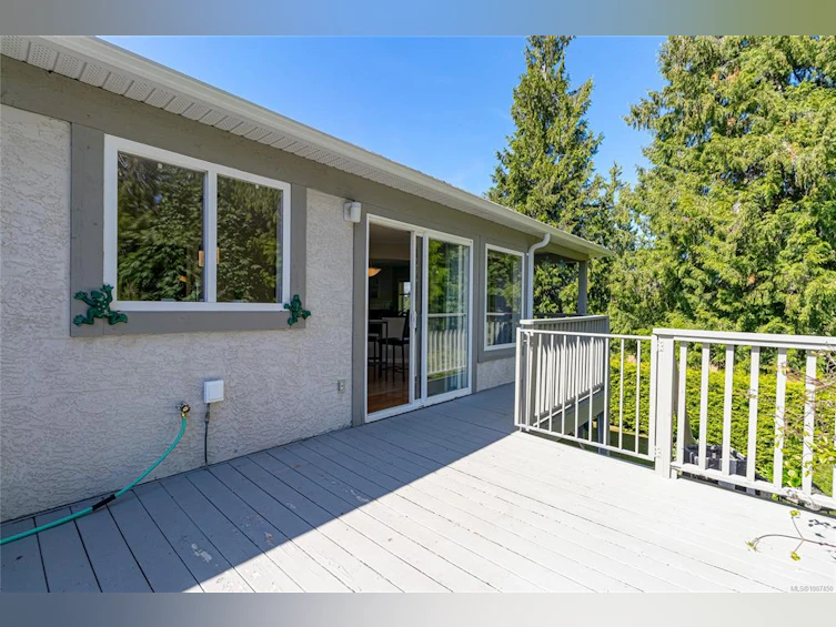 677 Windward Way, Qualicum Beach, BC, V9K 2K4 - 6
