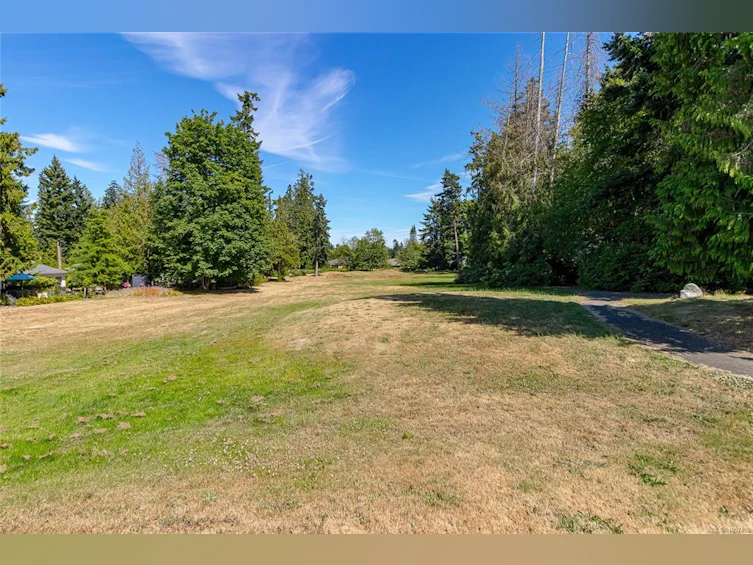 677 Windward Way, Qualicum Beach, BC, V9K 2K4 - 11
