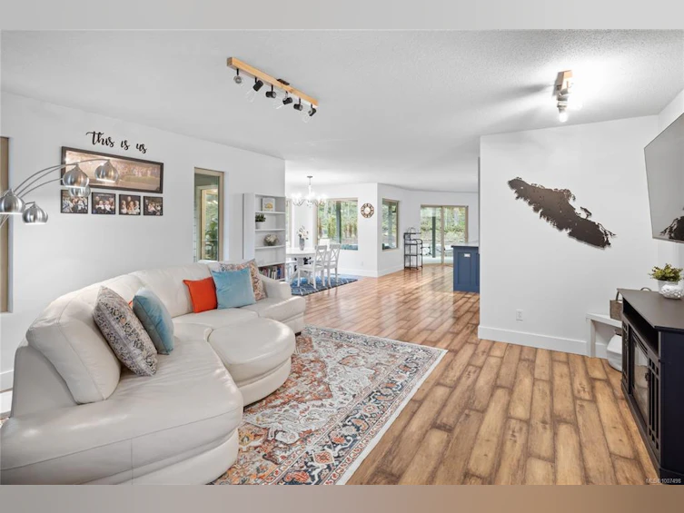 907 Hemsworth Road, Qualicum Beach, BC, V9K 1R3 - 4