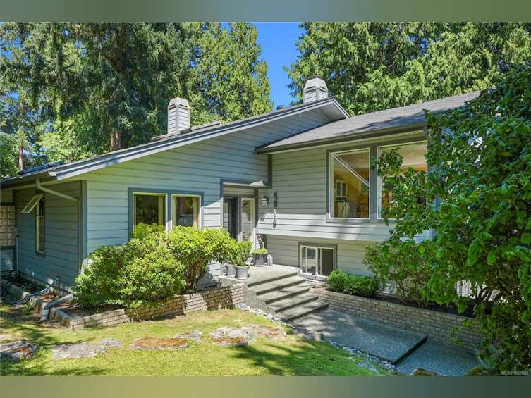 4813 Sea Ridge Drive, Saanich, BC, V8Y 3B6 - 2