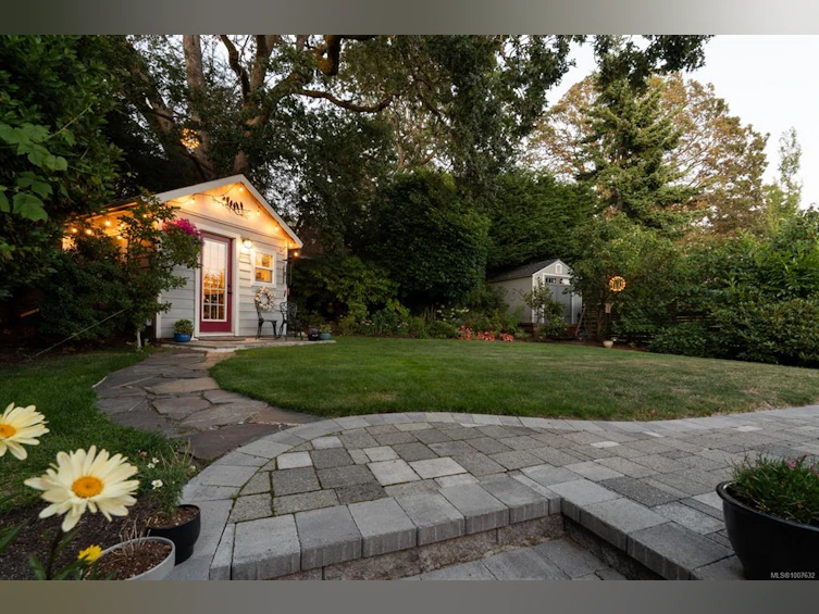 3015 Fifth Street, Victoria, BC, V8T 4B6 - 29