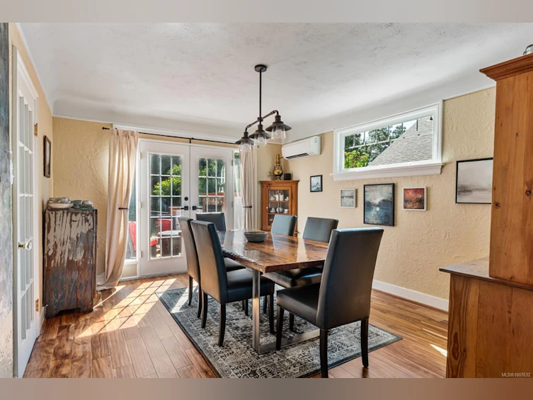 3015 Fifth Street, Victoria, BC, V8T 4B6 - 7